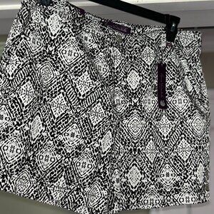Gloria Vanderbilt Women’s Black White Print Shorts Size 14 NWT